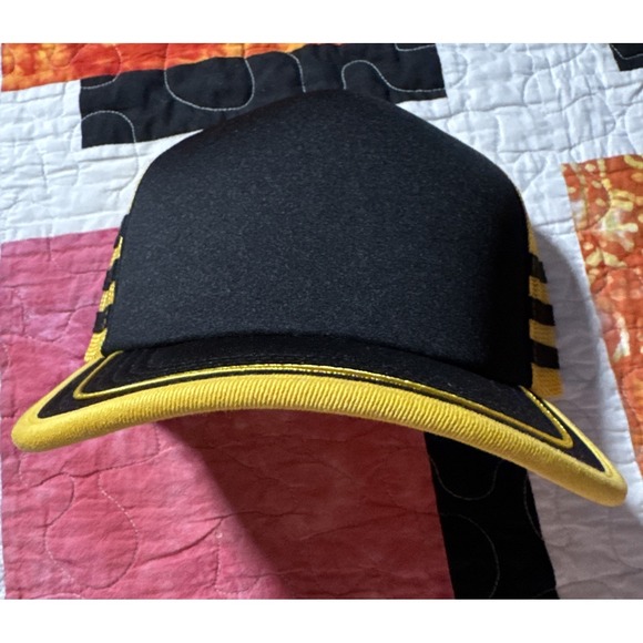 Stranger Things Dustin's OSFM Snapback Hat Season 5 Black/Yellow - Picture 3 of 6